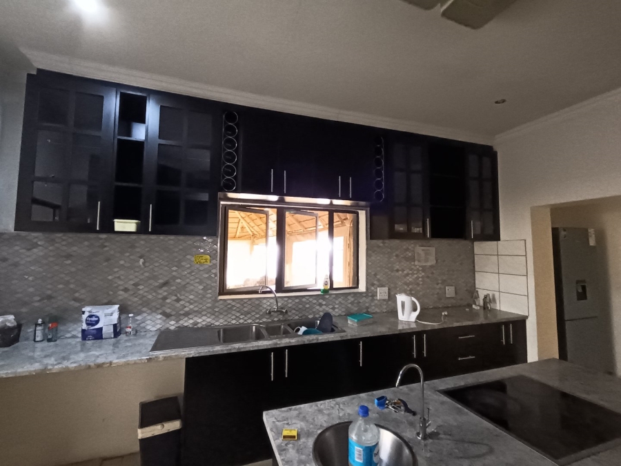 5 Bedroom Property for Sale in Park West Free State